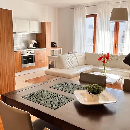 Mercury Two-bedroom Free Parking And Breakfast Available Optionally Apartment