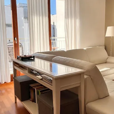 Mercury Two-bedroom & Parking Apartment *